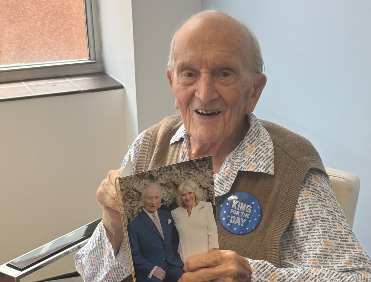 Arrowe Park Hospital staff surprise WWII veteran with 107th birthday celebration